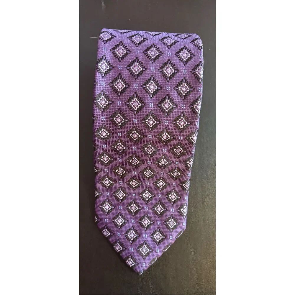 Brooks Brothers tie